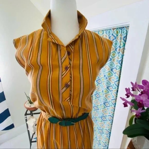Vintage 1960s sleeveless shirt dress with belt (size XS) - Picture 3 of 7